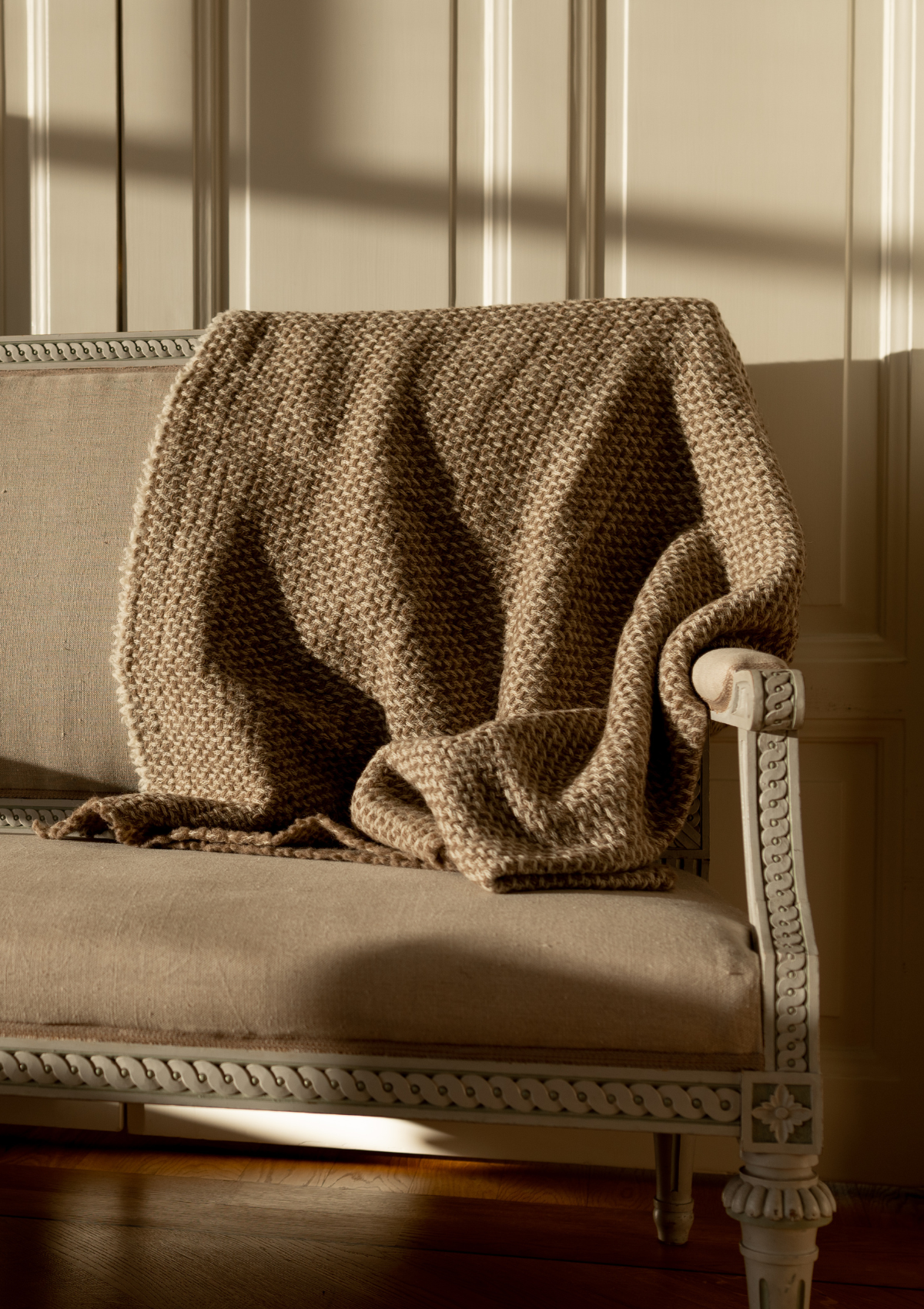 Textured pattern white and beige coloured throw made out of responsible Finnish sheep wool. Manufactured in Finland.  