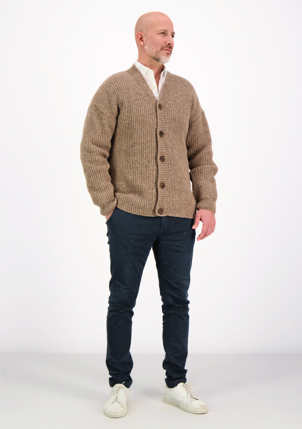 Ribbed longer beige cardigan with relaxed fit. Made of responsbile Finnish sheep wool in Finland. 